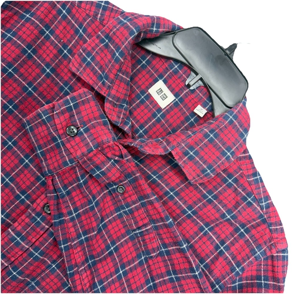 Uniqlo Flannel Shirt Mens Medium Red  Navy Blue Plaid LongSleeve Button Cotton‎